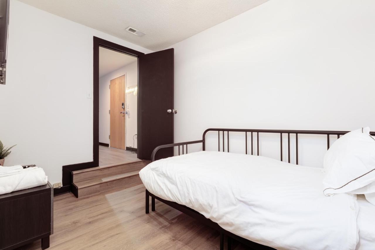 Entire Condo In Downtown Winston Kültér fotó